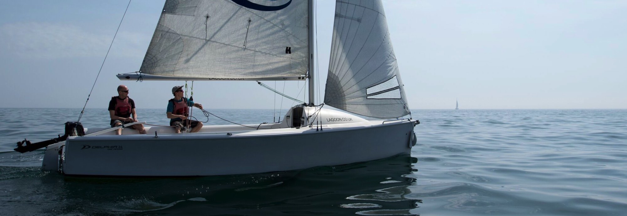 windsurf sailing yacht